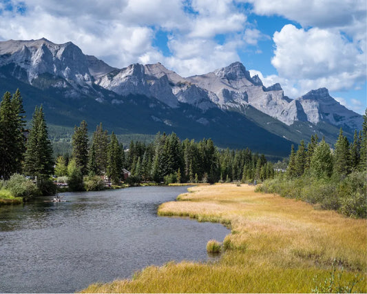 Fluss durch Dorf Malen nach Zahlen